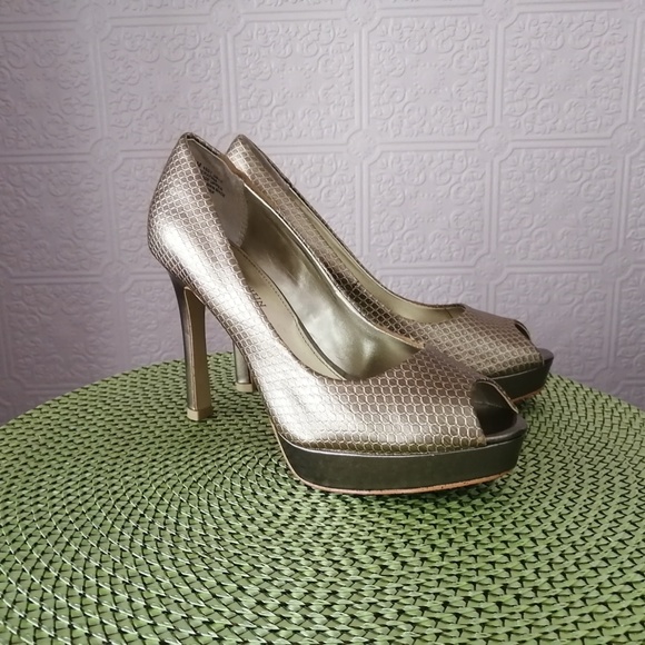 Anne Klein Gold High Heels - Picture 3 of 7